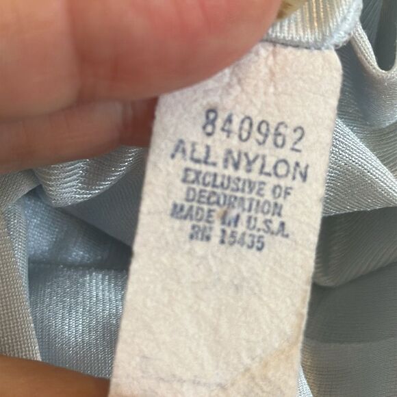 Vintage Gilead light baby blue long nylon cap sleeve nightgown with lace at neck - Picture 8 of 8